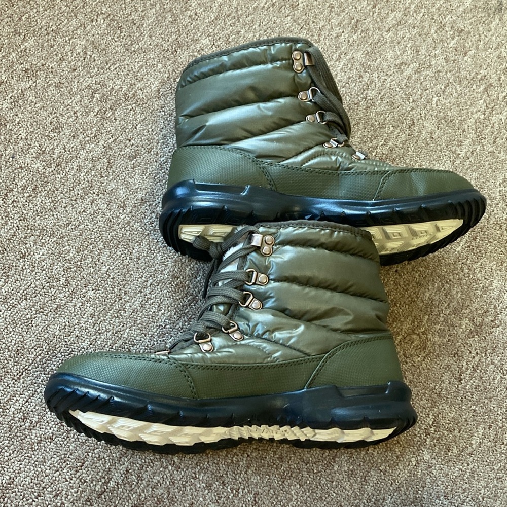 For Sharon: The North Face Green Winter Boots - Picture 6 of 9